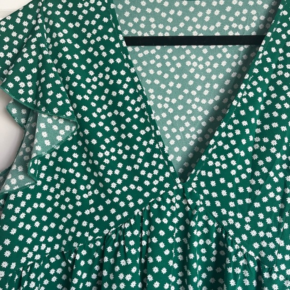 Ditsy Floral Ruffle Sleeve Dress - Picture 4 of 6